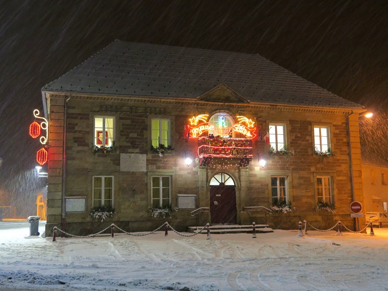 Mairie de Champagney enneigée